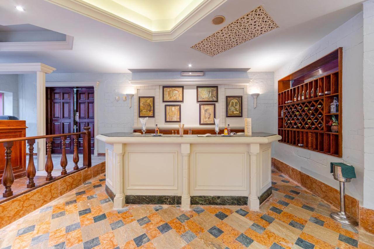The Grand Resort Hurghada Exterior photo Reception desk at the hotel